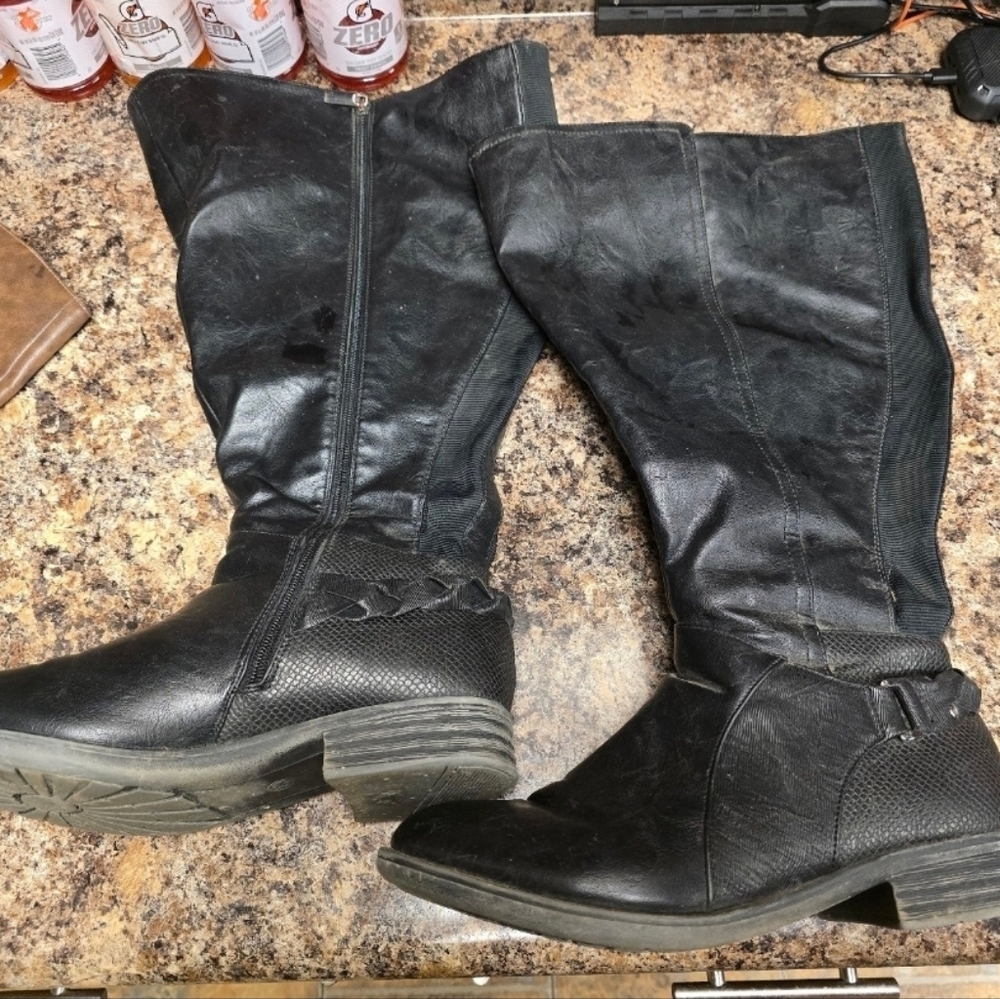 Black Knee-High Leather Boots - Picture 2 of 13